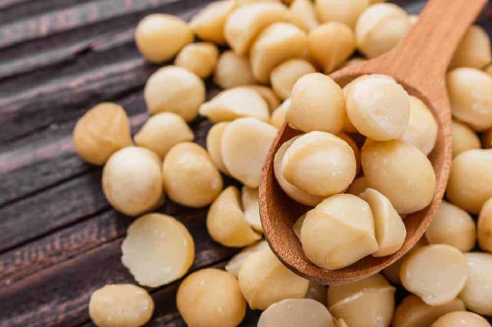 Một số sản phẩm hạt Macca chế biến sẵn có thể chứa thêm gia vị như muối, dầu,...
