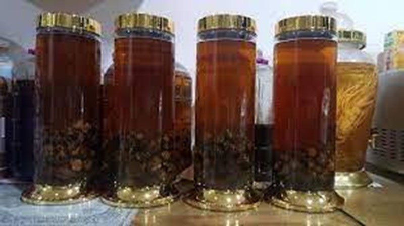 Cách ngâm rượu hạt macca tại nhà đơn giản, dễ làm